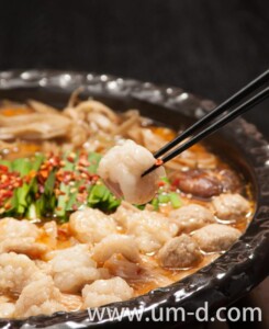 Filming of motsunabe (tripe hot pot) inside a restaurant in Kitakyushu motsunabe (tripe hot pot)